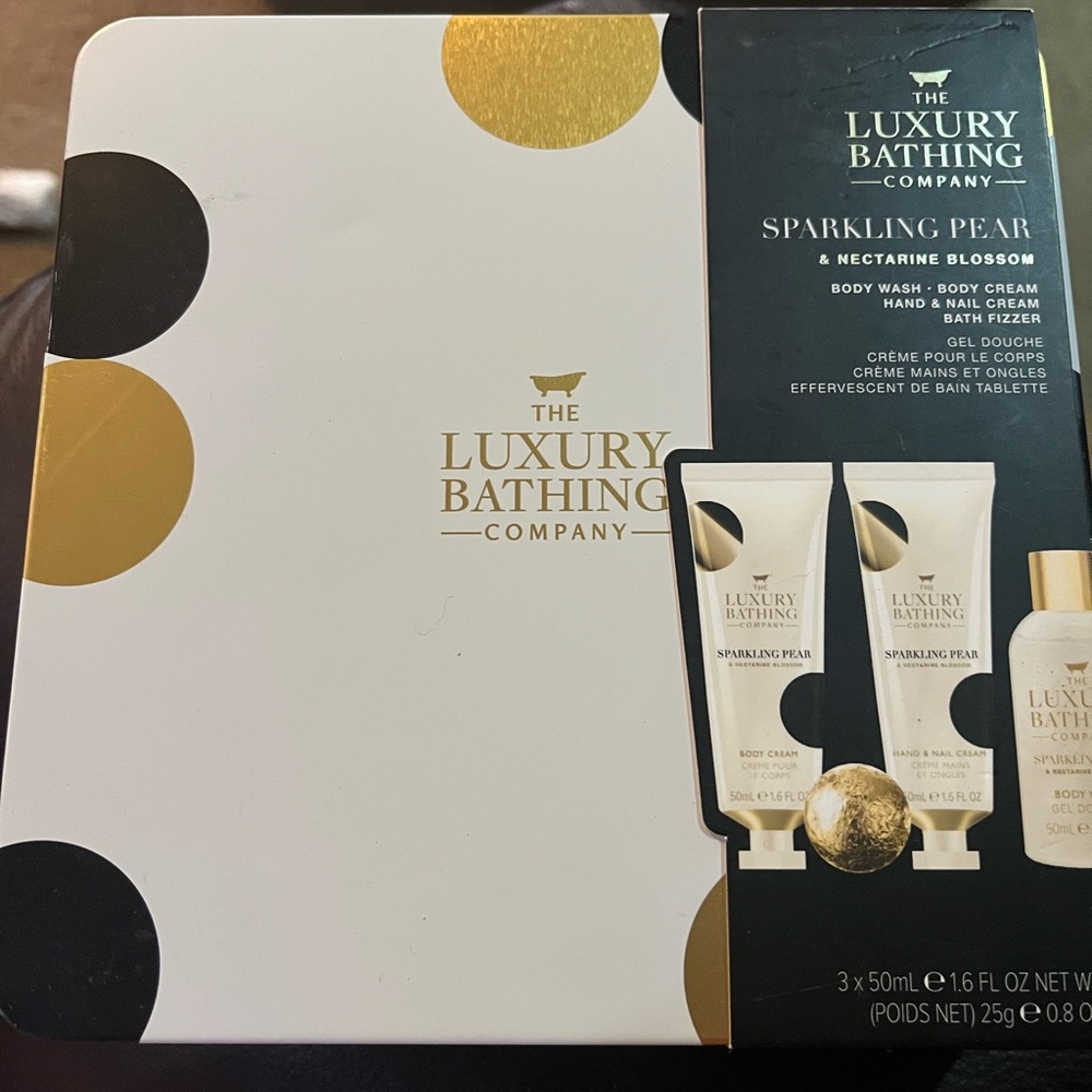 The luxury bathing company bath set